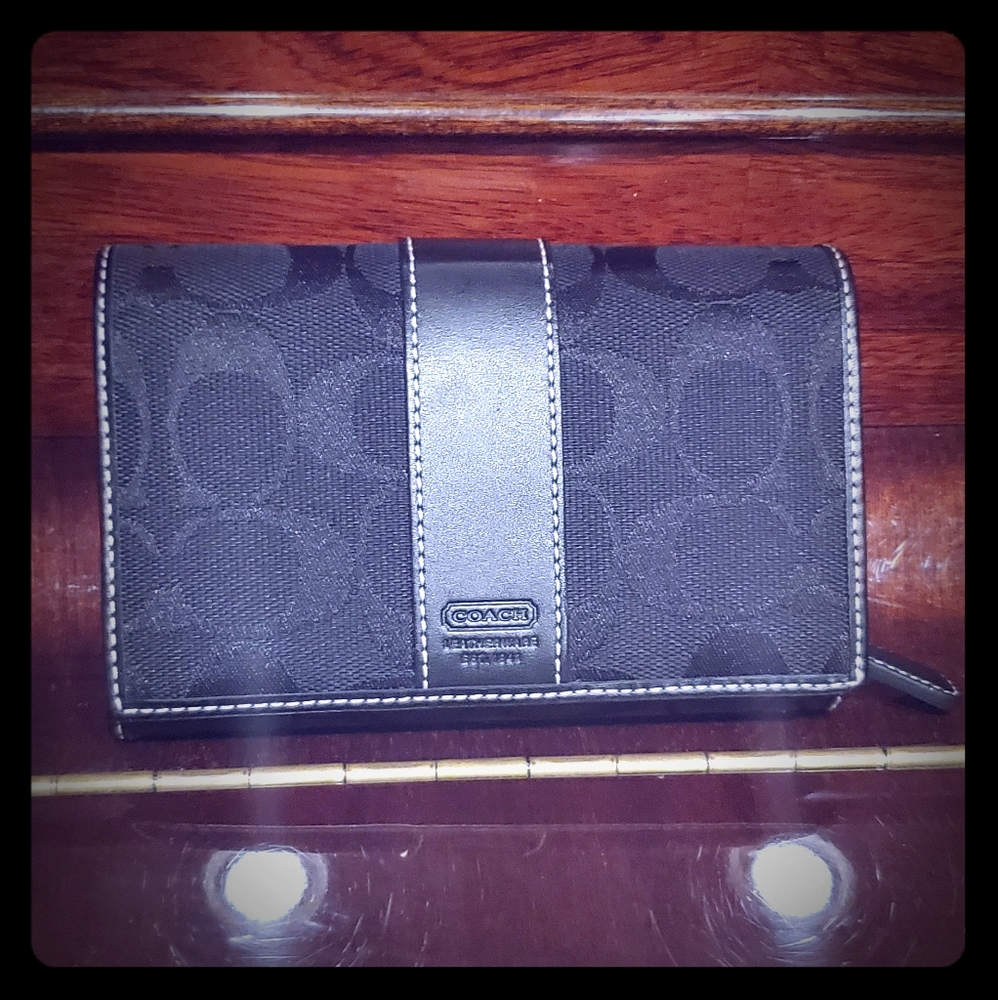 Coach signature clutch wallet with zip